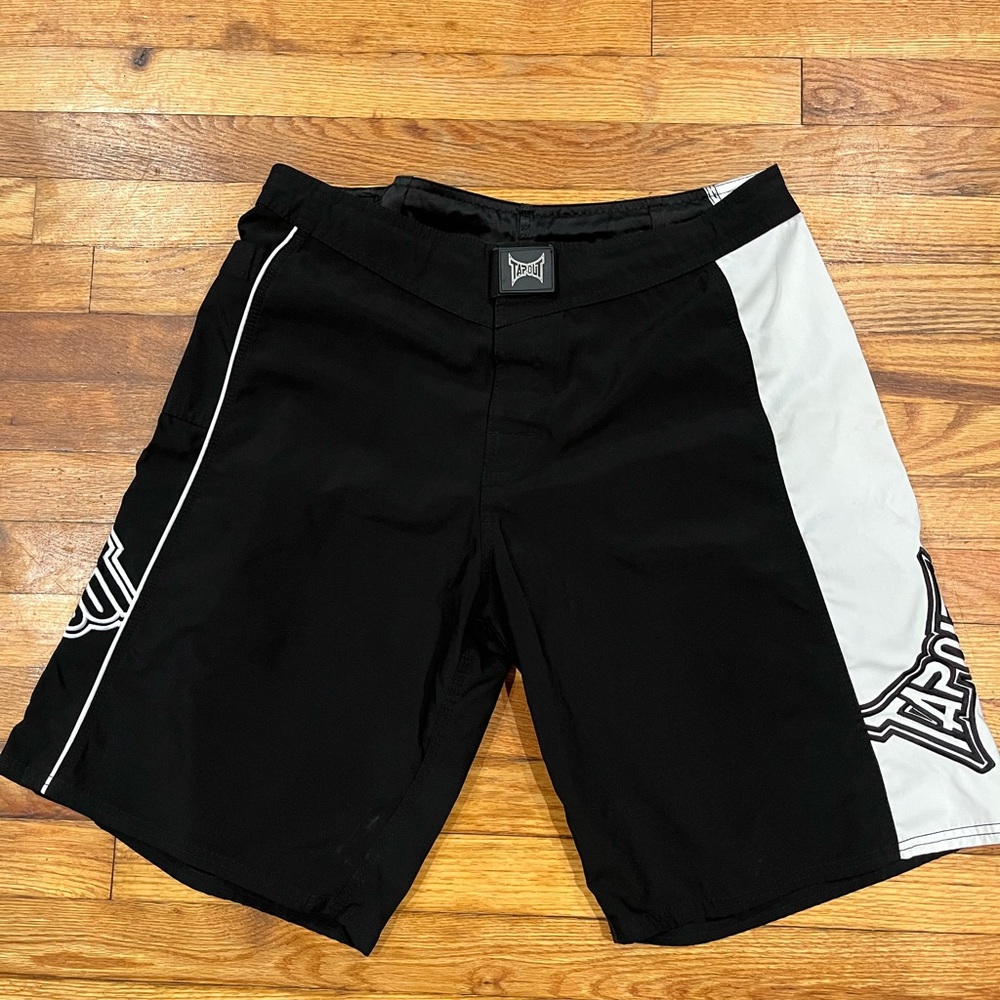 Tapout Men's Size 34 Black White MMA Fighting Shorts‎.